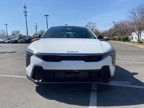 Snow White Pearl 2026 Kia K4 GT-LINE