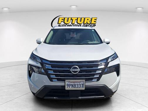 Everest White Pearl 2024 Nissan Rogue SV