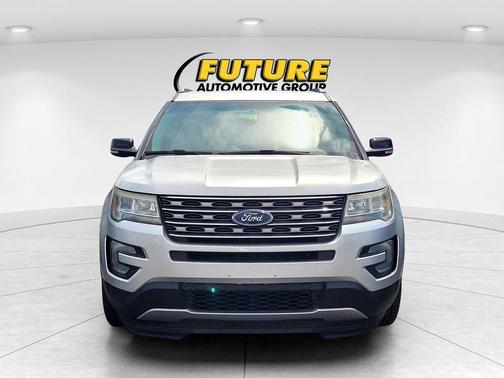 Ingot Silver 2017 Ford Explorer XLT
