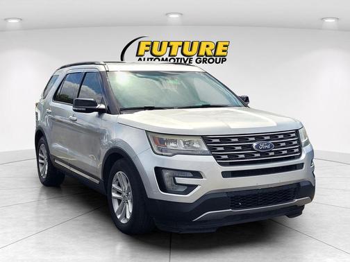 Ingot Silver 2017 Ford Explorer XLT