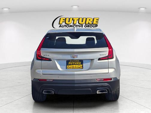 Radiant Silver Metallic 2019 Cadillac XT4 Luxury
