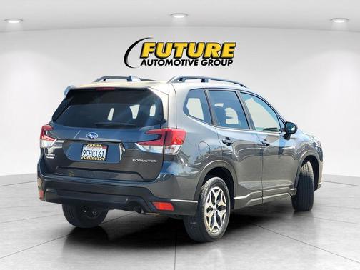 Gray Metallic 2022 Subaru Forester Premium