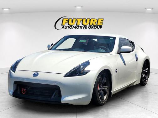 Pearl White 2009 Nissan 370Z Touring