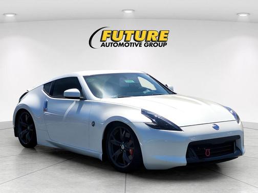 Pearl White 2009 Nissan 370Z Touring