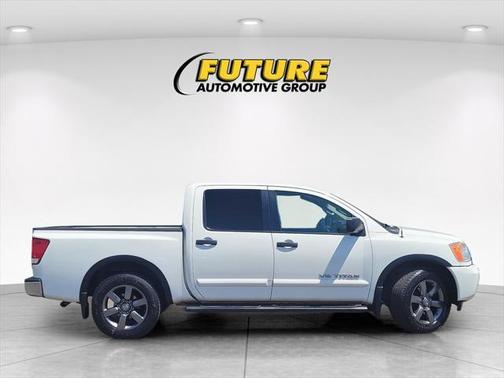 2015 Nissan Titan SV