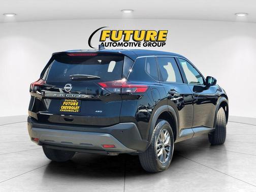 Super Black 2023 Nissan Rogue S