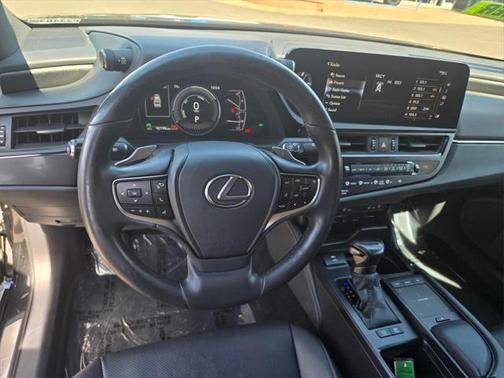 2022 Lexus ES 300h Base