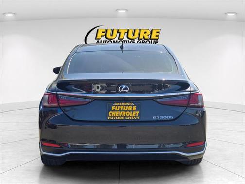 2022 Lexus ES 300h Base
