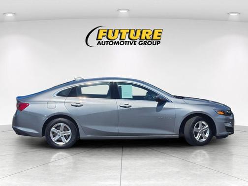Sterling Gray Metallic 2024 Chevrolet Malibu FWD 1LT