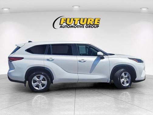 2022 Toyota Highlander LE