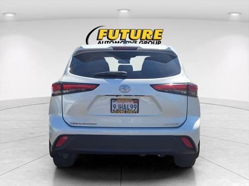 2022 Toyota Highlander LE