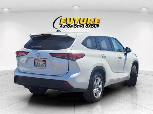 2022 Toyota Highlander LE