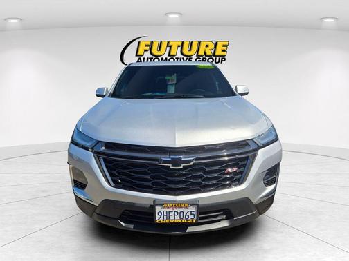 Silver Ice Metallic 2022 Chevrolet Traverse RS