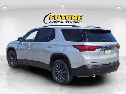 Silver Ice Metallic 2022 Chevrolet Traverse RS