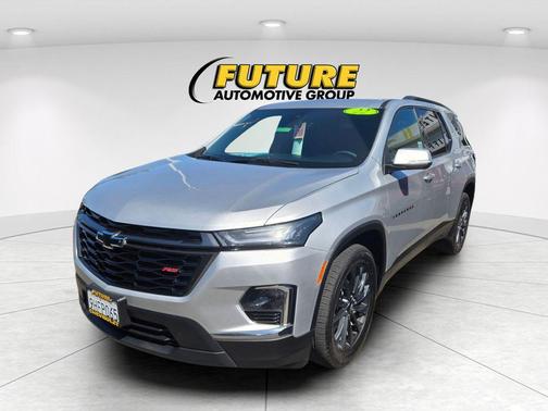 Silver Ice Metallic 2022 Chevrolet Traverse RS