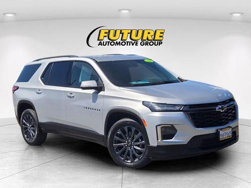 Silver Ice Metallic 2022 Chevrolet Traverse RS
