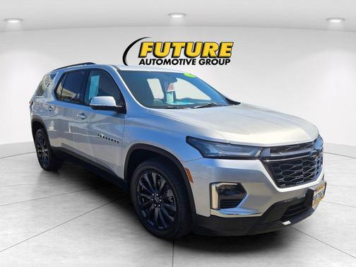 Silver Ice Metallic 2022 Chevrolet Traverse RS