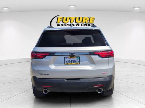 Silver Ice Metallic 2022 Chevrolet Traverse RS