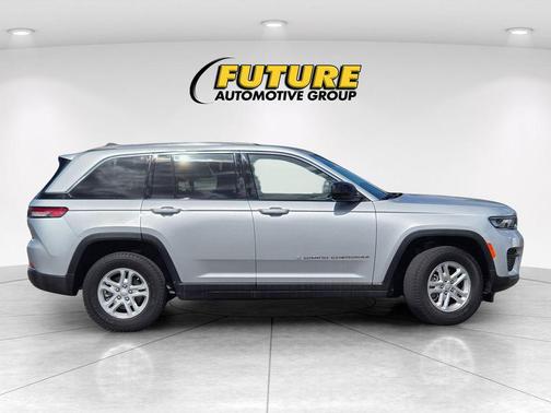 Silver Zynith 2023 Jeep Grand Cherokee Laredo