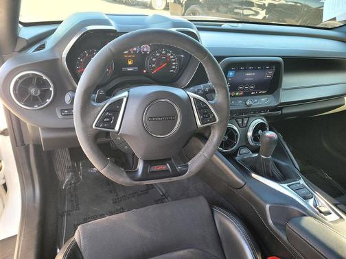 Summit White 2019 Chevrolet Camaro 1SS