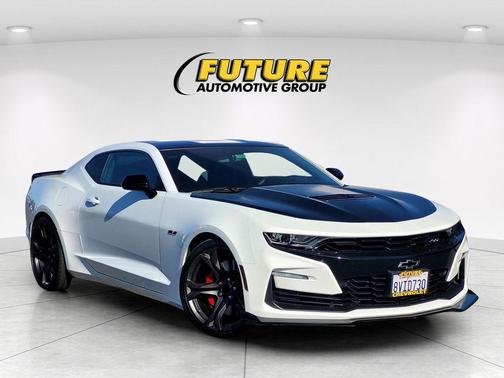 Summit White 2019 Chevrolet Camaro 1SS