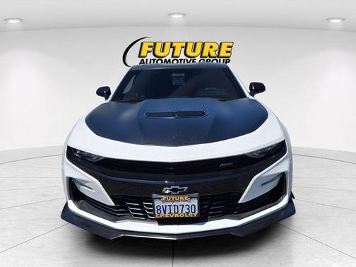 Summit White 2019 Chevrolet Camaro 1SS