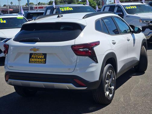 Summit White 2026 Chevrolet Trax LT