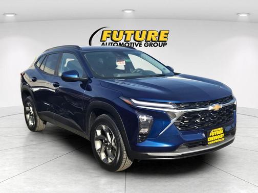 Blue Glow Metallic 2024 Chevrolet Trax LT