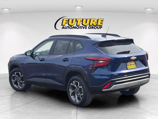 Blue Glow Metallic 2024 Chevrolet Trax LT