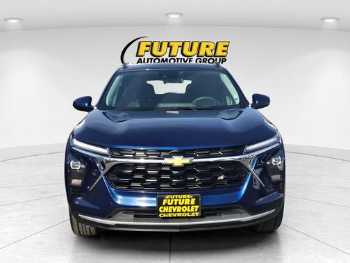 Blue Glow Metallic 2024 Chevrolet Trax LT