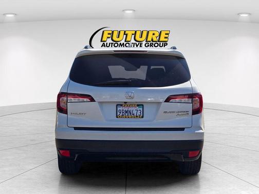 Platinum White Pearl 2022 Honda Pilot AWD Black Edition