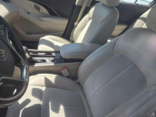 Summit White 2016 Buick LaCrosse Base