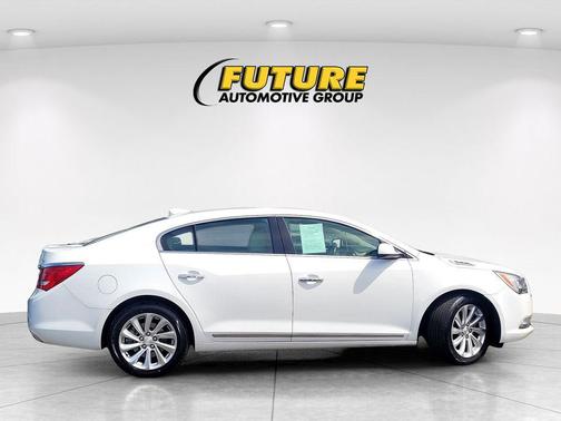 Summit White 2016 Buick LaCrosse Base