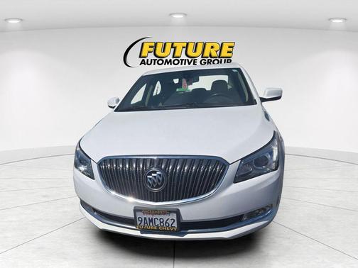 Summit White 2016 Buick LaCrosse Base