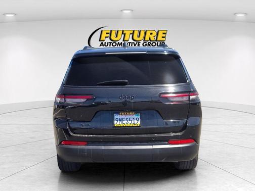 Diamond Black Crystal Pearlcoat 2023 Jeep Grand Cherokee L Altitude