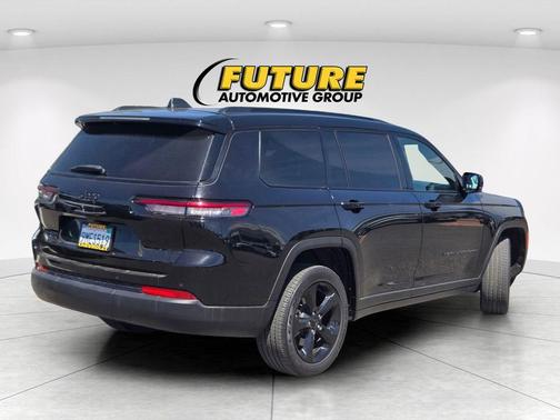 Diamond Black Crystal Pearlcoat 2023 Jeep Grand Cherokee L Altitude