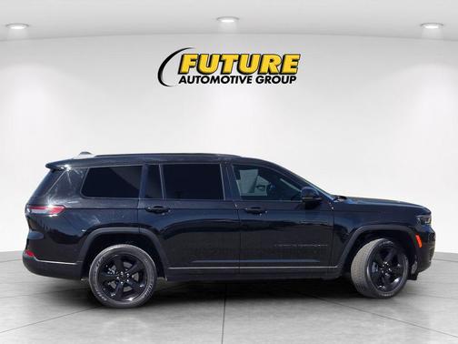 Diamond Black Crystal Pearlcoat 2023 Jeep Grand Cherokee L Altitude
