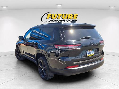 Diamond Black Crystal Pearlcoat 2023 Jeep Grand Cherokee L Altitude