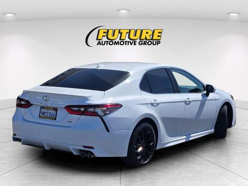 Ice Cap 2024 Toyota Camry SE