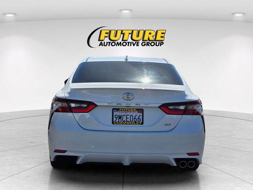 Ice Cap 2024 Toyota Camry SE