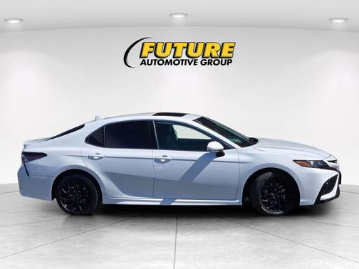 Ice Cap 2024 Toyota Camry SE