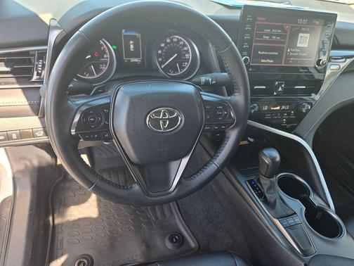 Ice Cap 2024 Toyota Camry SE