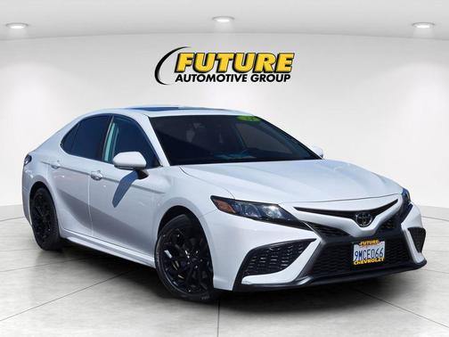 Ice Cap 2024 Toyota Camry SE