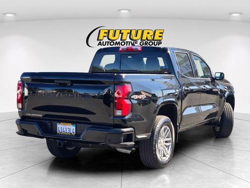 Black 2026 Chevrolet Colorado LT