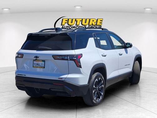 Polar White Tricoat 2026 Chevrolet Equinox AWD RS