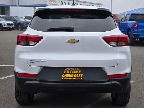 Summit White 2026 Chevrolet Trailblazer LS