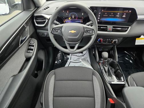 Summit White 2026 Chevrolet Trailblazer LS