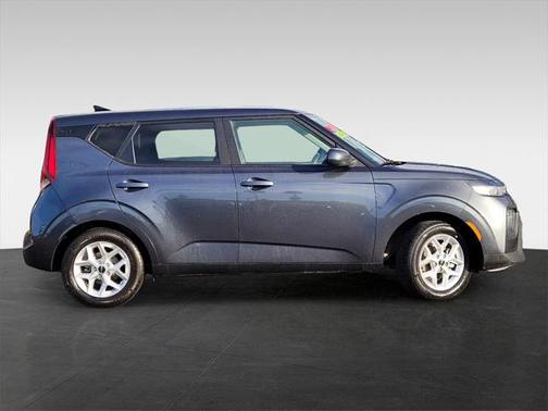 Gravity Gray 2022 Kia Soul LX