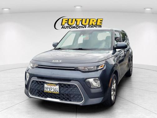 Gravity Gray 2022 Kia Soul LX