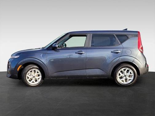 Gravity Gray 2022 Kia Soul LX